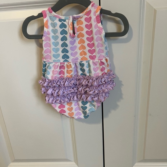 💥3/$20 - 3-6M Ruffle Butts Heart Bubble Romper Onesie, Pastel, Baby Girl - Picture 2 of 3